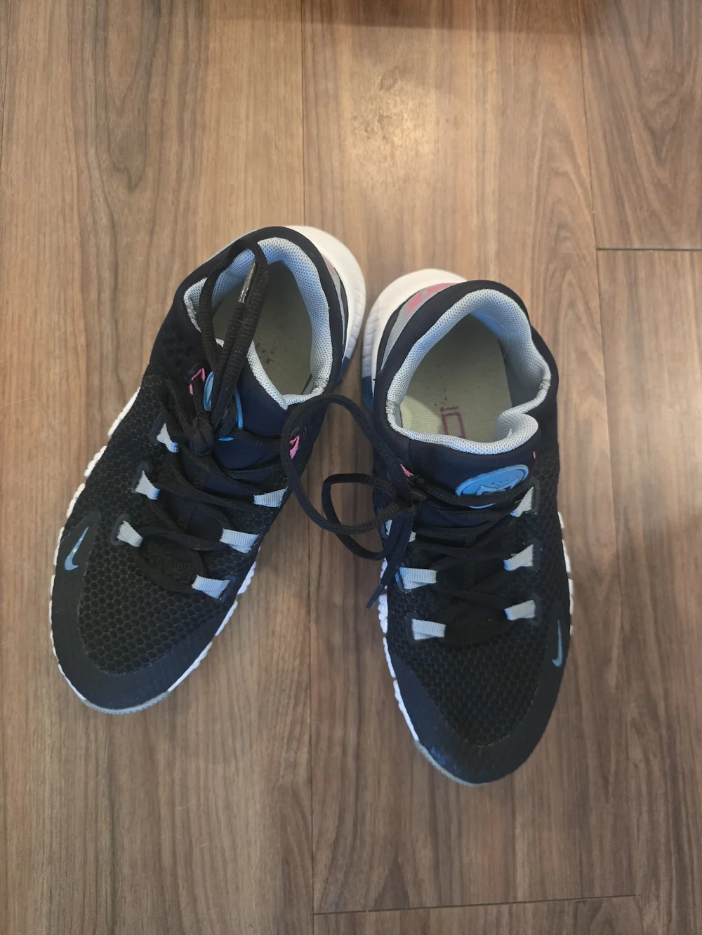 Nike Women’s Black & Light Blue Lightweight Running Sneakers